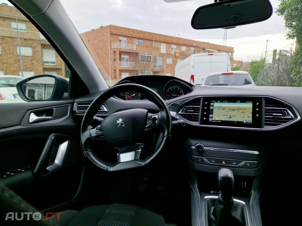 Peugeot 308 1.2 PureTech Allure J18