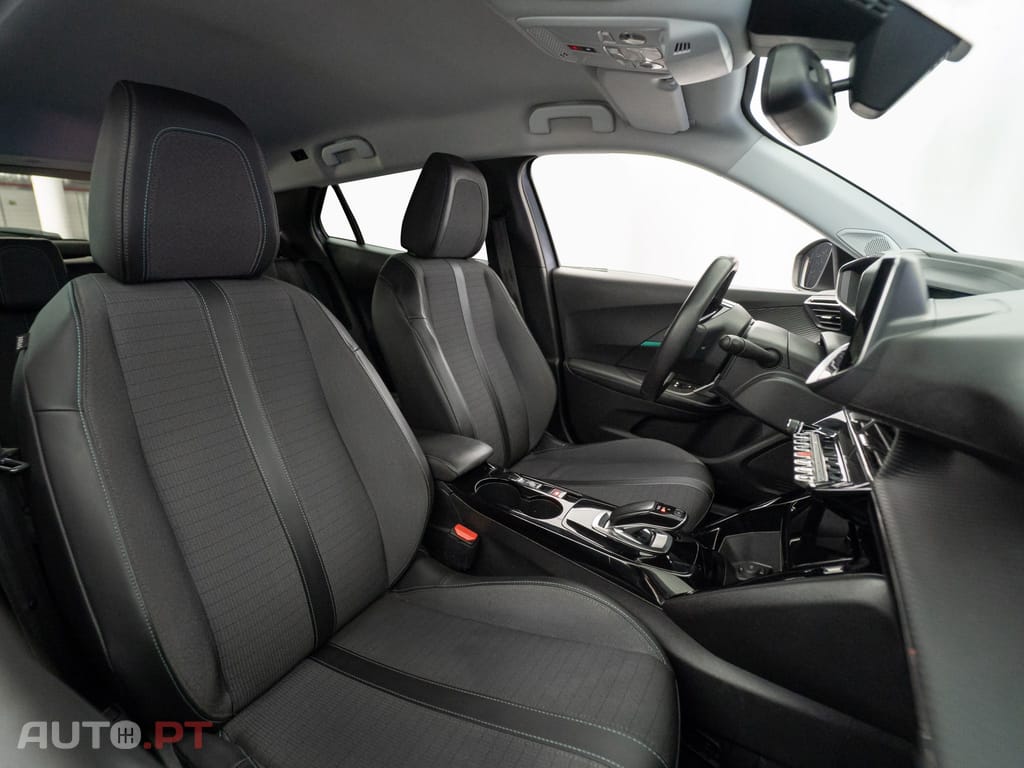 Peugeot E-2008 50 kWh Allure Pack