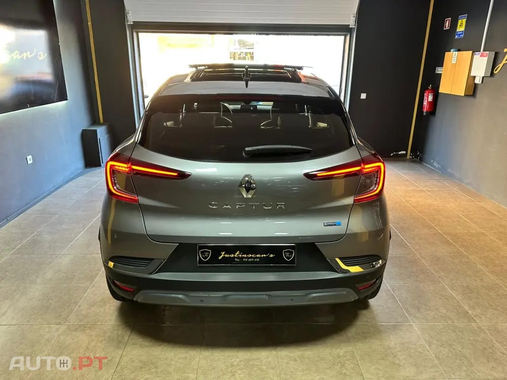 Renault Captur 1.6 E-Tech Plug-In Initiale Paris