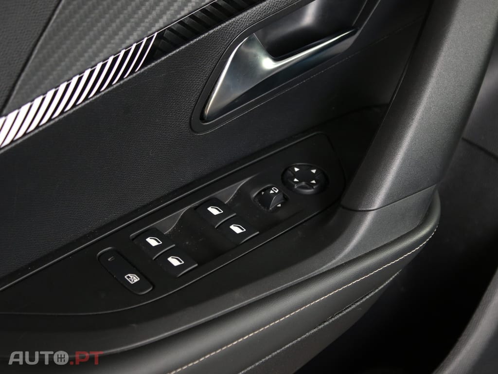 Peugeot 2008 1.2 PureTech Allure