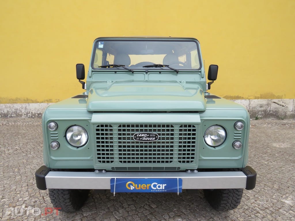 Land Rover Defender TD4 PUMA HERITAGE