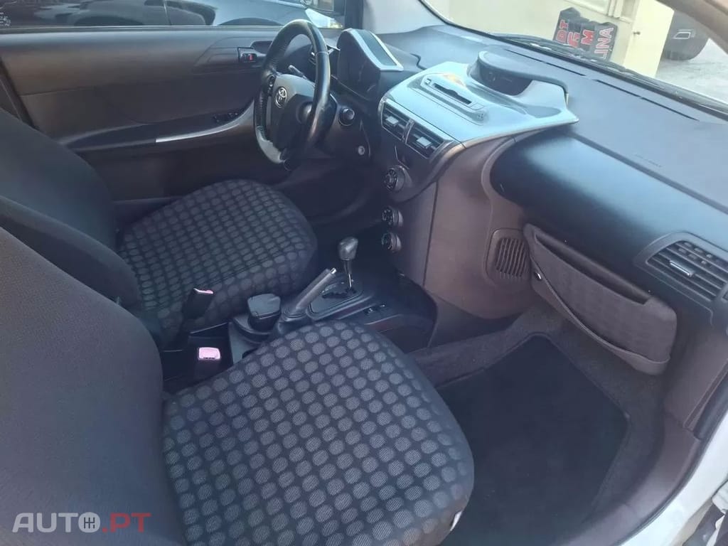 Toyota iQ 1.0 VVT-i 2 MultiDrive