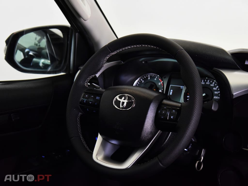 Toyota Hilux 2.4 D-4D 2WD CD CM