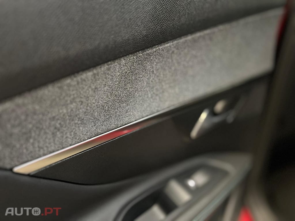 Peugeot 3008 1.6 Hybrid Allure Pack e-EAT8