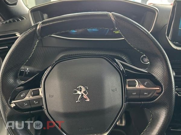 Peugeot E-2008 GT