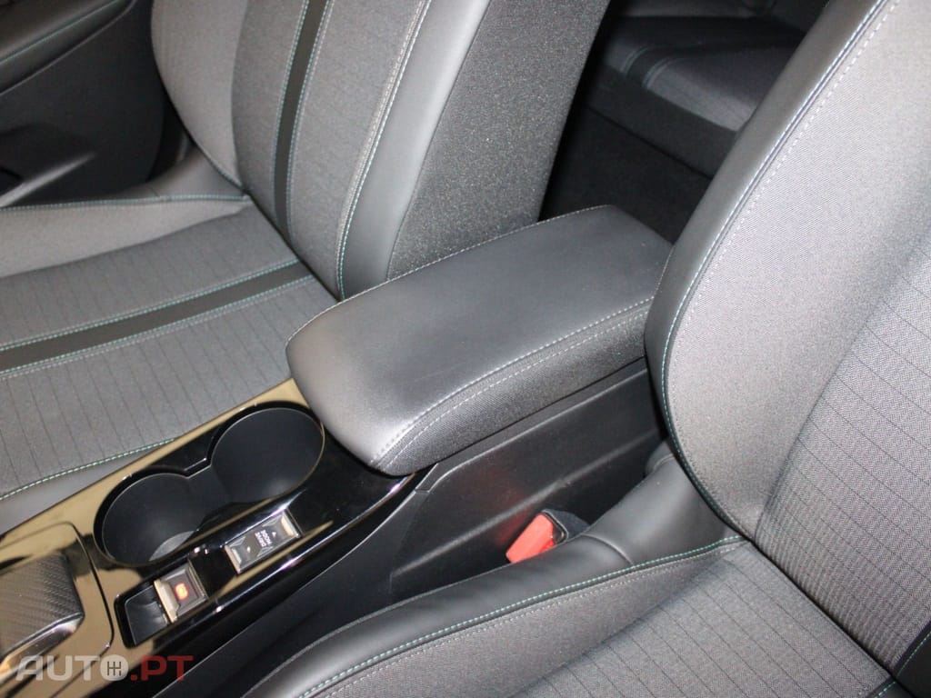Peugeot E-2008 ALLURE PACK 