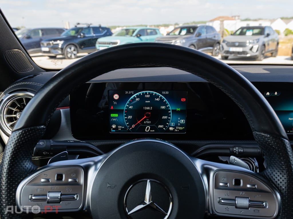 Mercedes-Benz A 250 e 8G-DCT AMG Line — fotografia 18