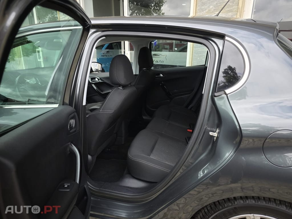 Peugeot 208 1.2 PureTech Allure EAT6