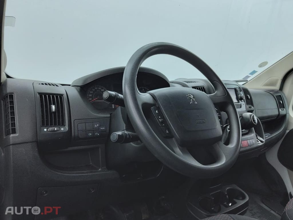 Peugeot Boxer 2.0 BlueHDi 335 L3H3 Premium