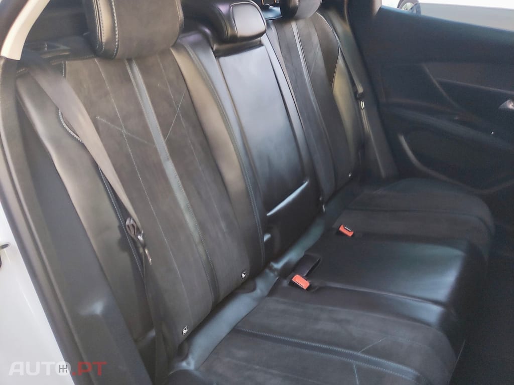 Peugeot 3008 1.2 PureTech Allure Grip Control EAT6