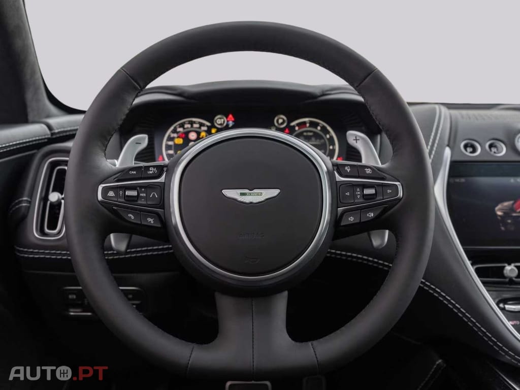 Aston Martin DBX V8
