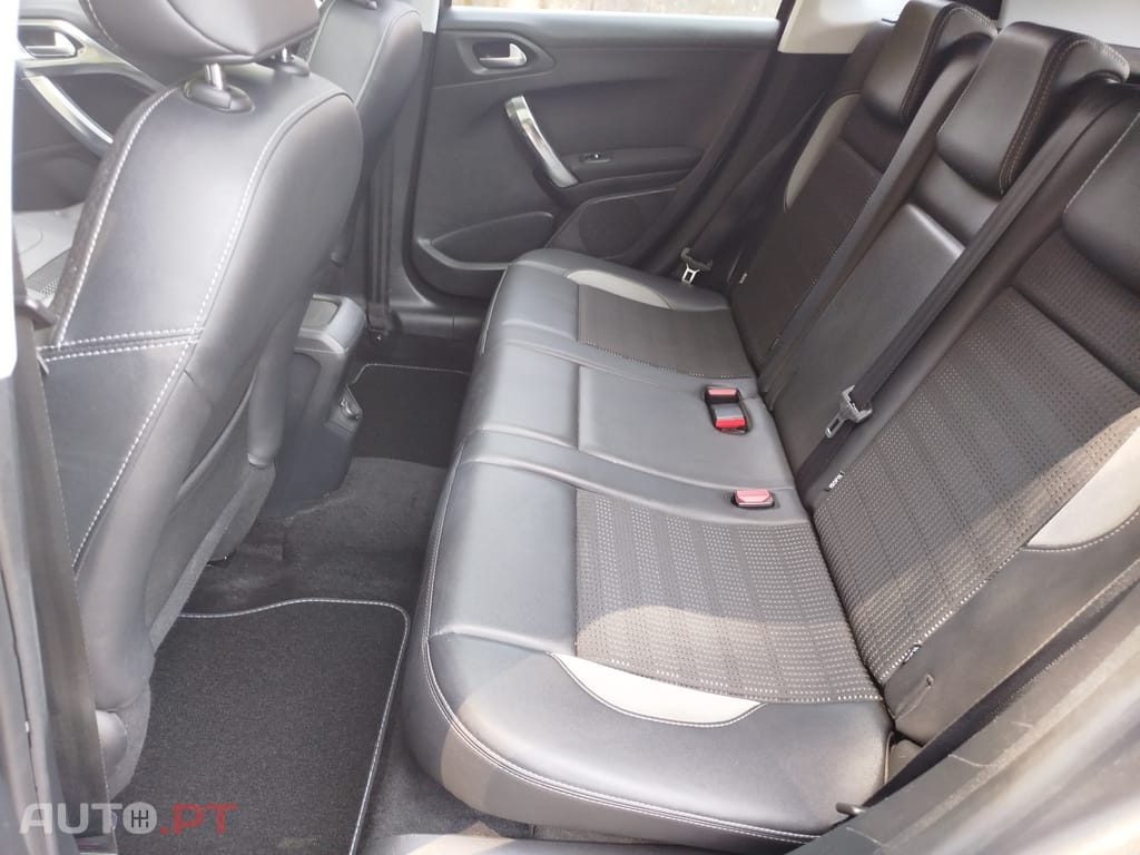 Peugeot 2008 1.2 PureTech Allure