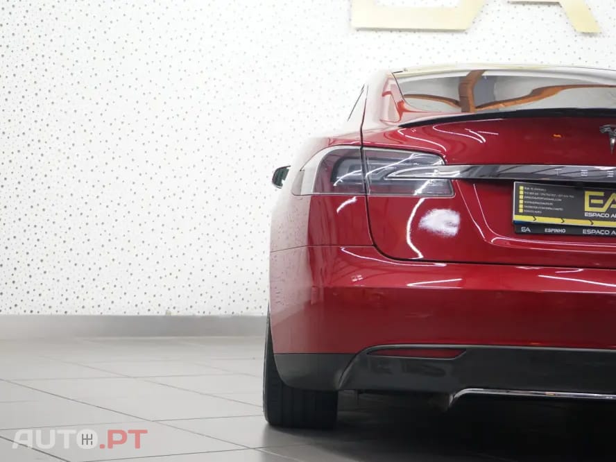 Tesla Model S 85