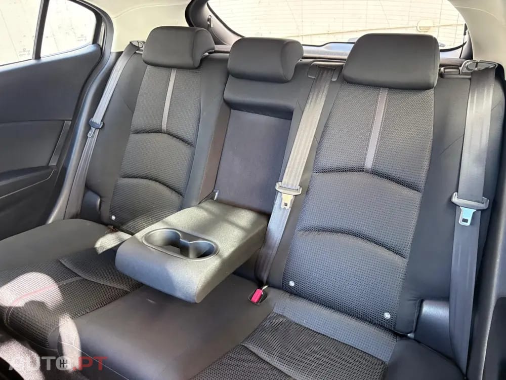 Mazda 3 1.5 Sky-G Evolve HS Navi