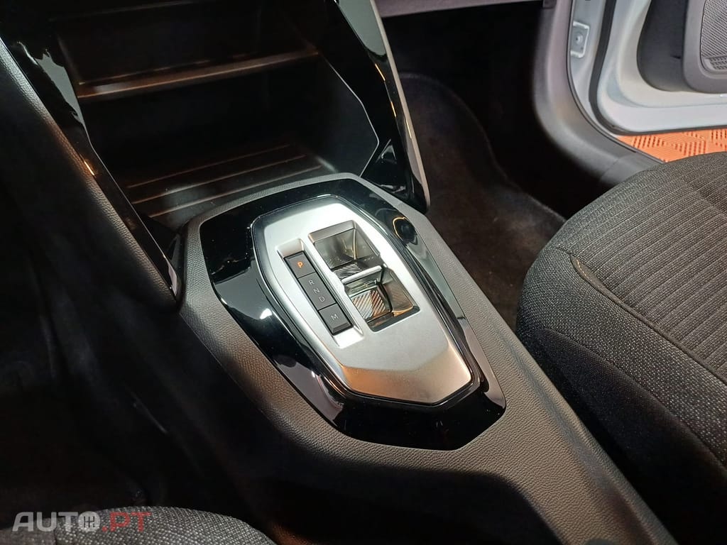 Peugeot 208 1.2 Hybrid Allure e-DCS6