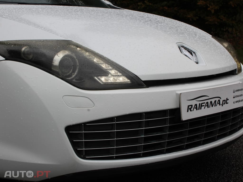 Renault Laguna Coupe 2.0 dCi Dynamique S 4Control