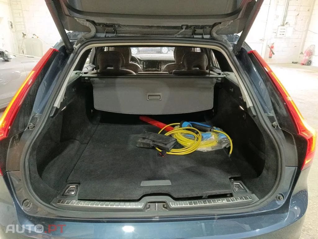 Volvo V90 2.0 T8 Momentum Plus AWD Geartronic