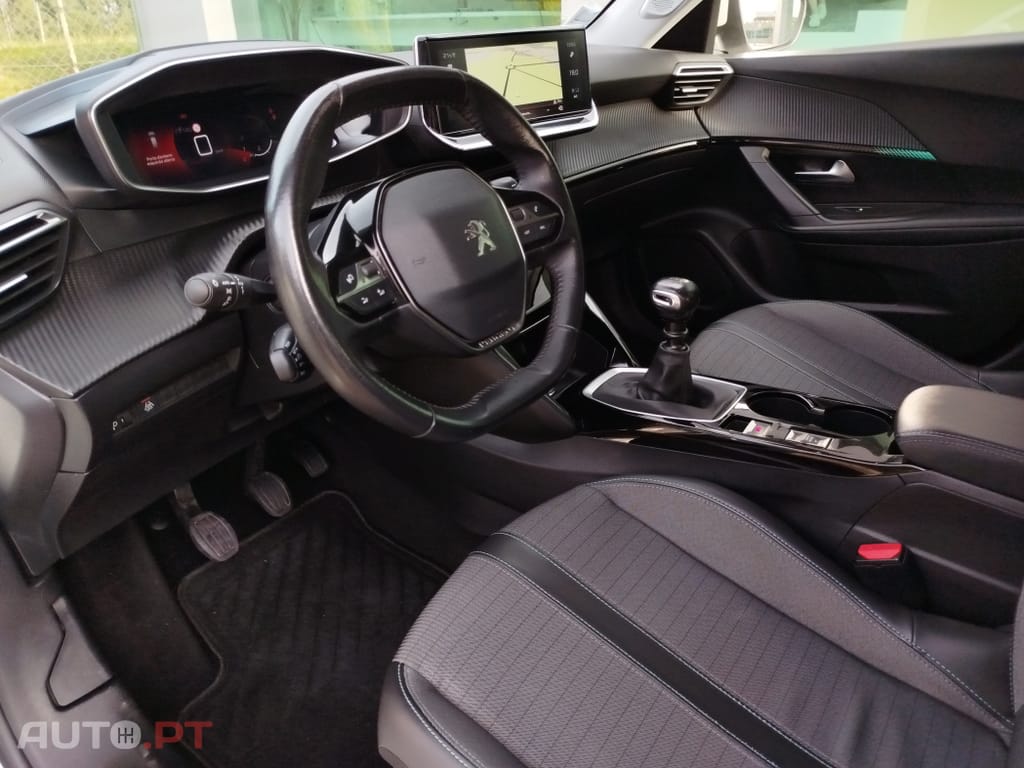 Peugeot 2008 1.5 BlueHDi Allure Pack