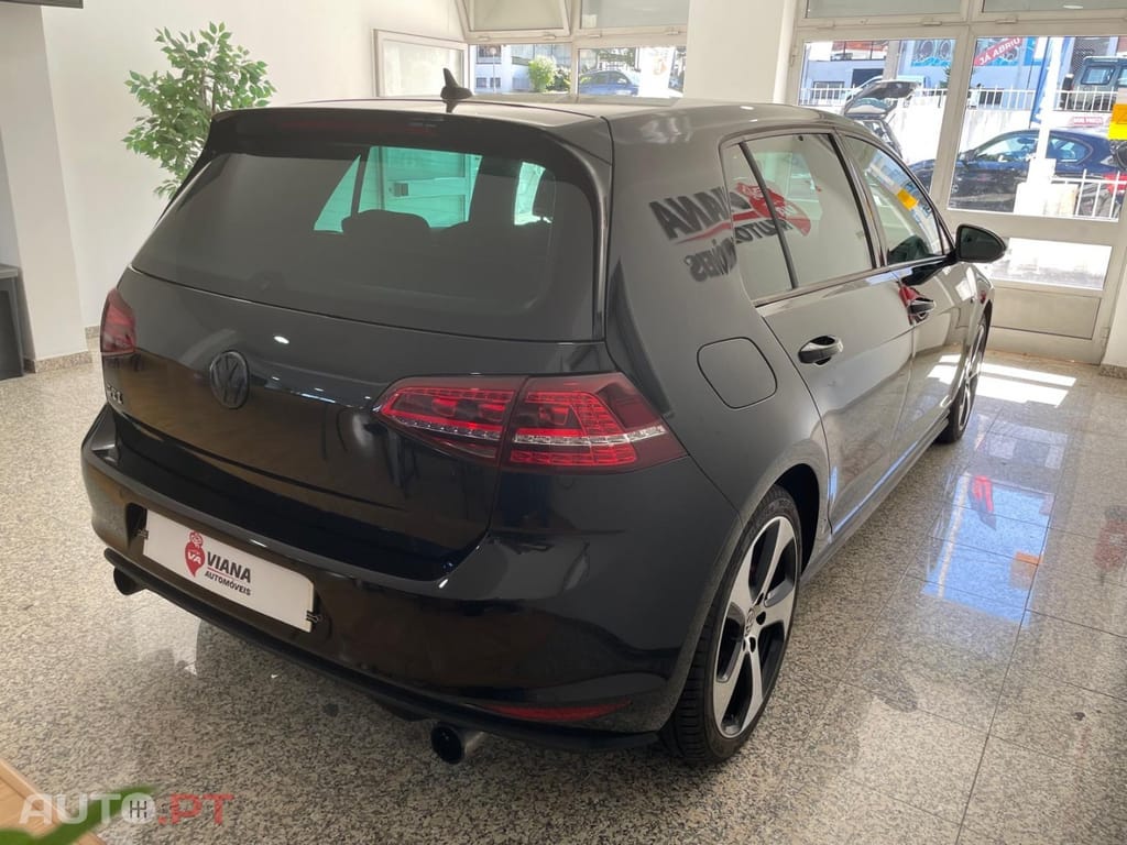 Volkswagen Golf 2.0 TSI GTI DSG
