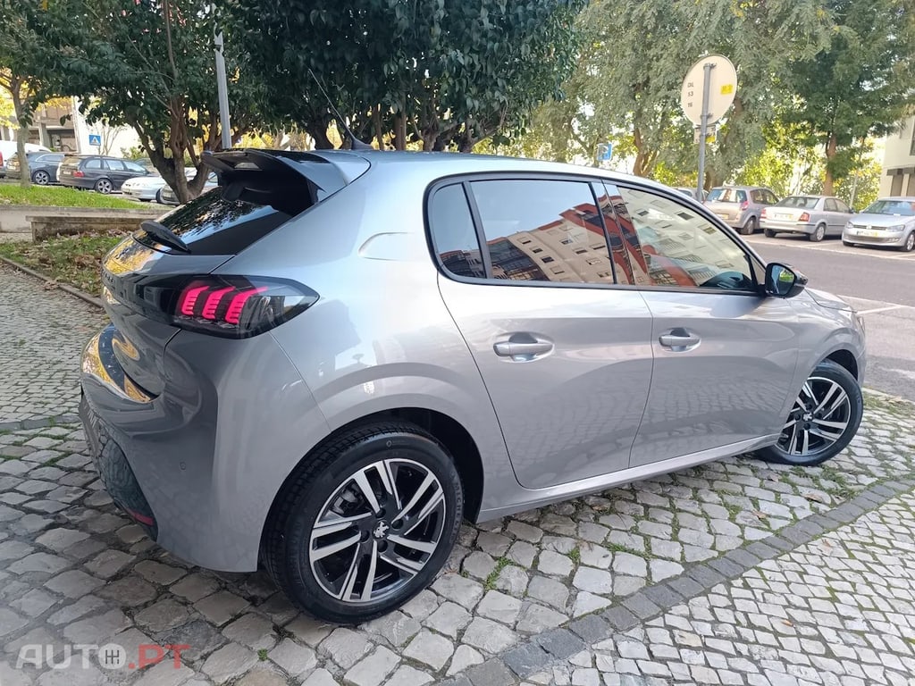 Peugeot 208 1.2 PureTech Allure EAT8