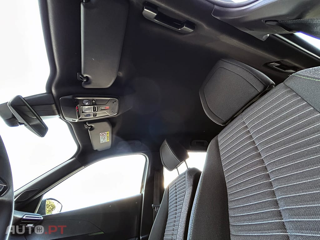 Peugeot E-2008 54 kWh Active