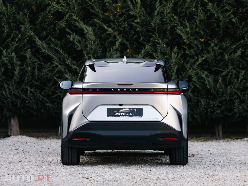 Lexus RZ Premium