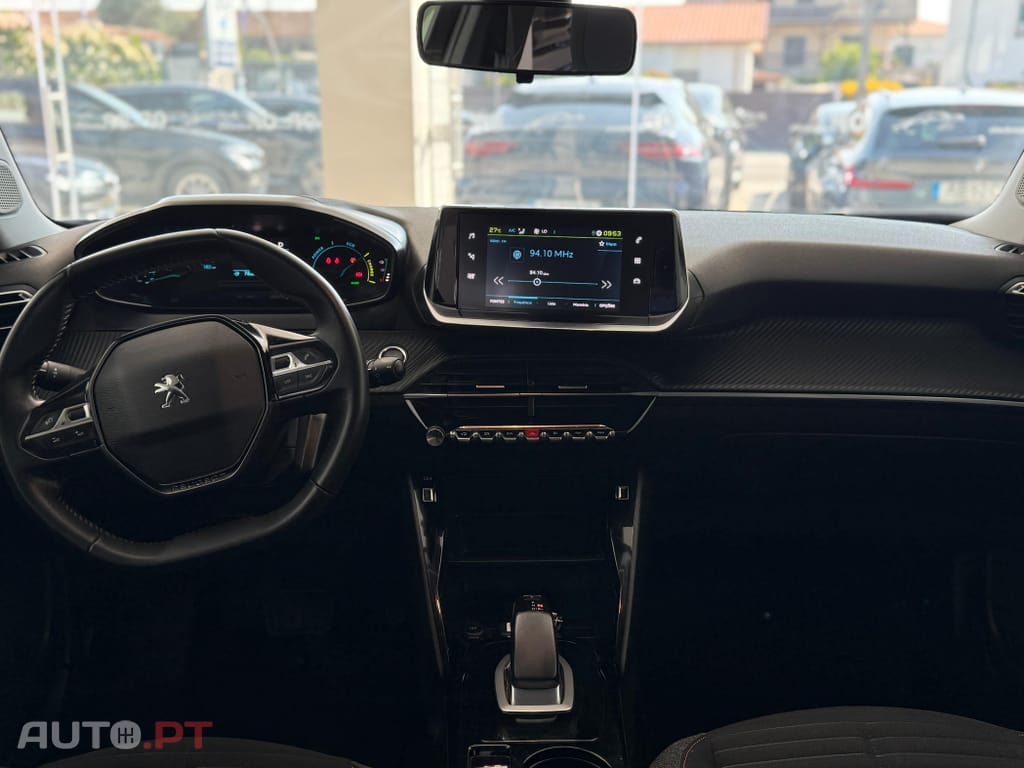 Peugeot E-2008 50 kWh Active Pack