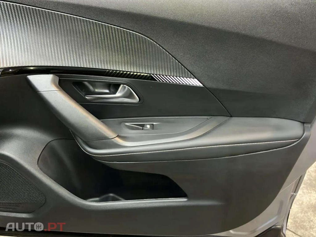 Peugeot 2008 1.2 PureTech Allure EAT8