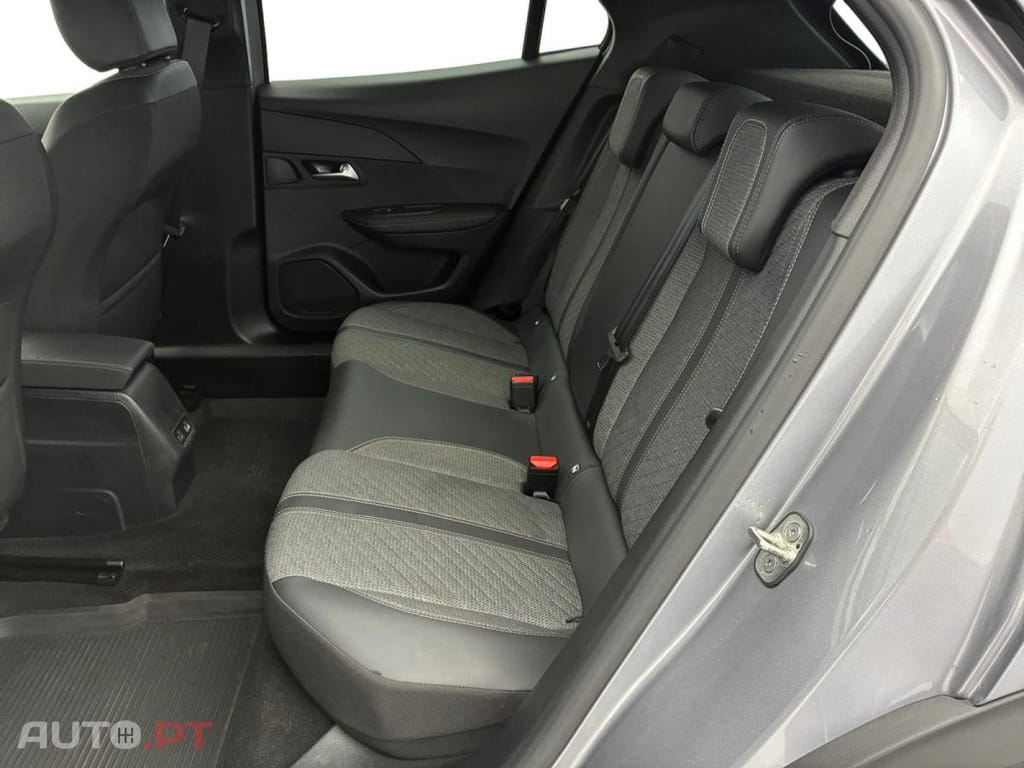 Peugeot 2008 Hybrid Allure e-DCS6