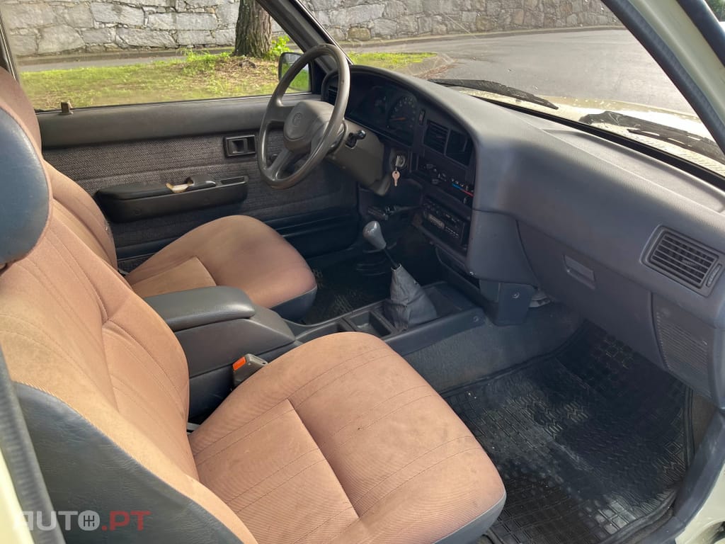 Toyota Hilux 2.4 D LN105L