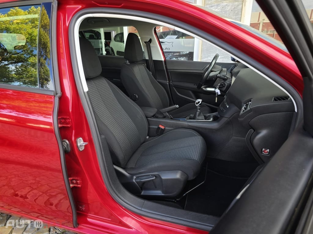 Peugeot 308 1.2 PureTech Active J17
