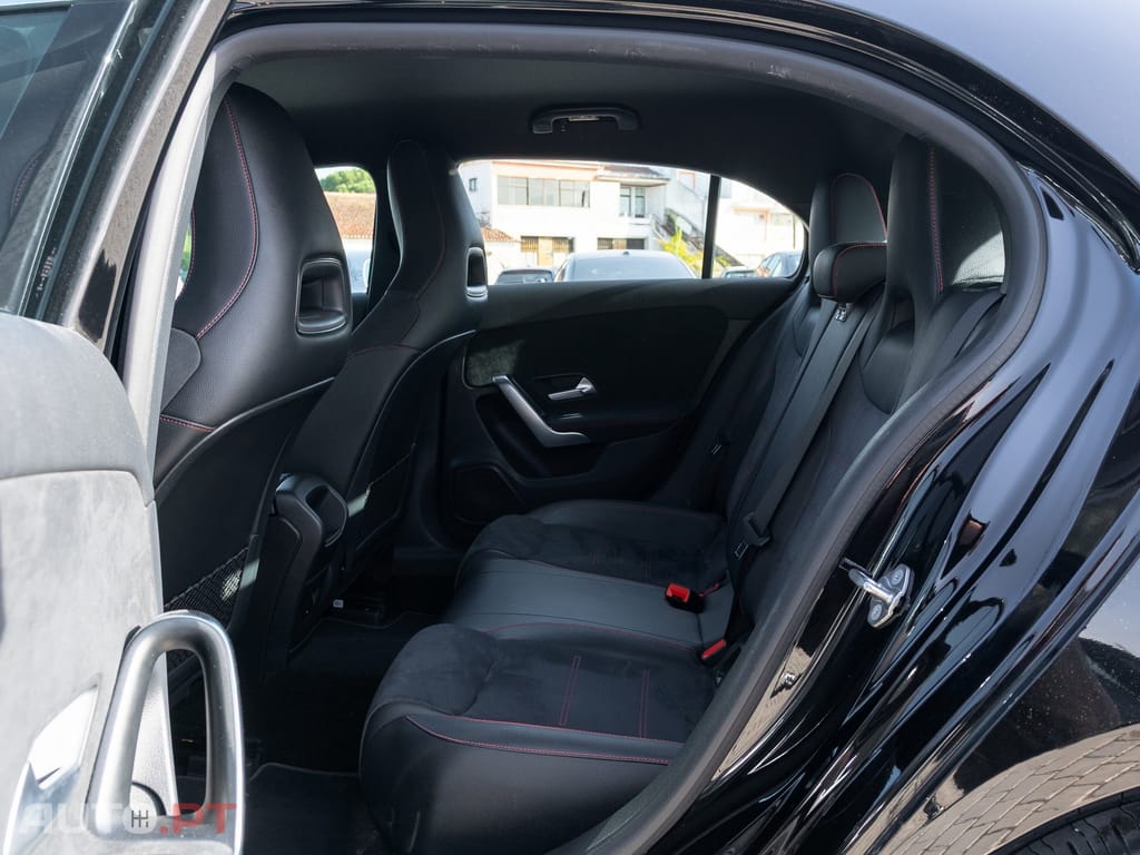 Mercedes-Benz A 250 e AMG Line