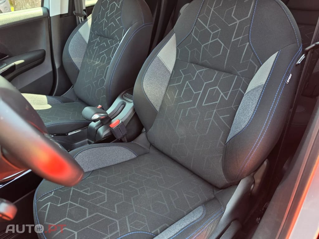 Peugeot 2008 1.2 PureTech Signature