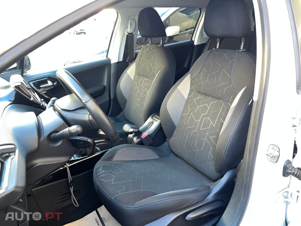 Peugeot 2008 1.5 BlueHDi Signature