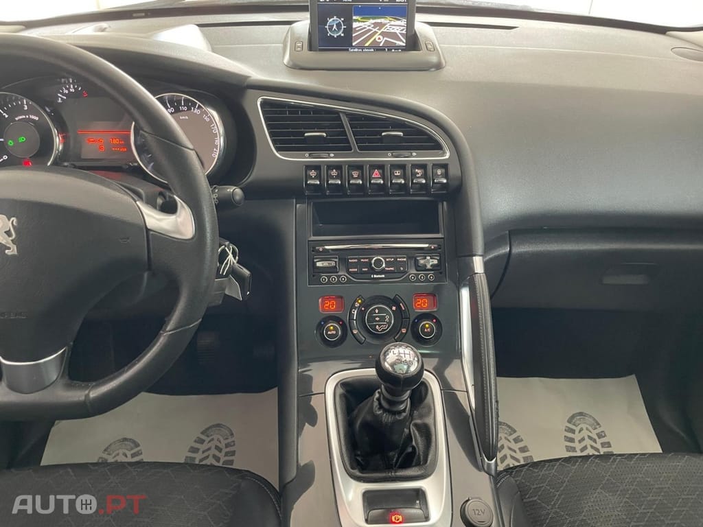 Peugeot 3008 1.6 HDi Allure — fotografia 15