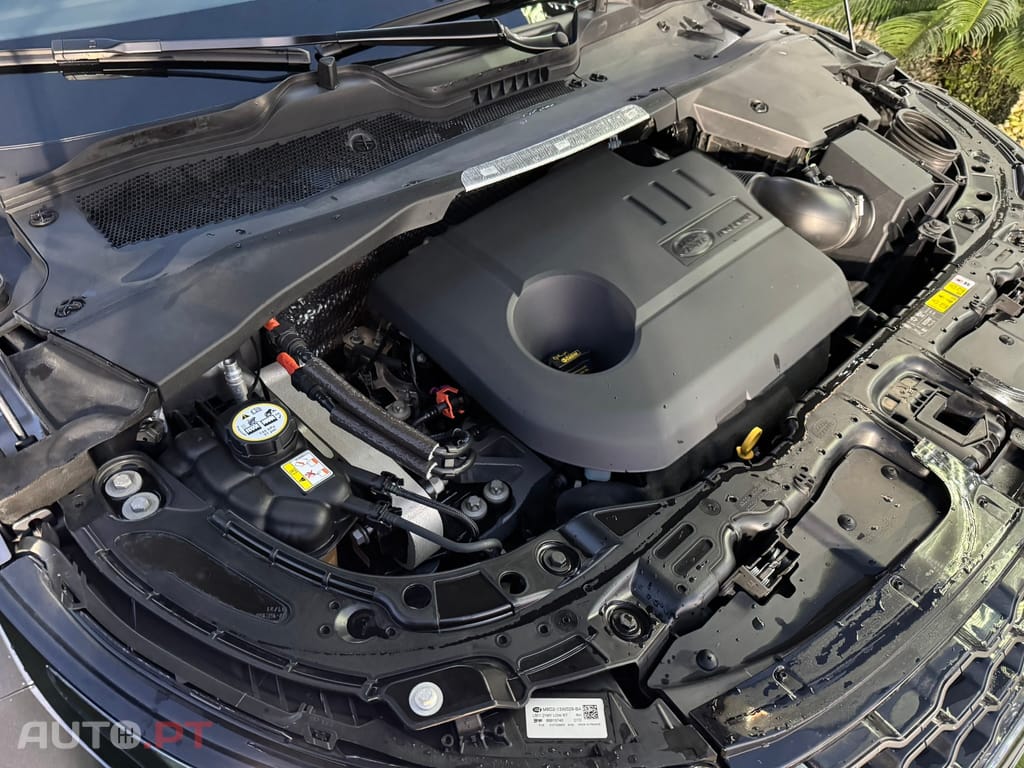Land Rover Evoque 1.5 P300e AWD R-Dynamic S Auto