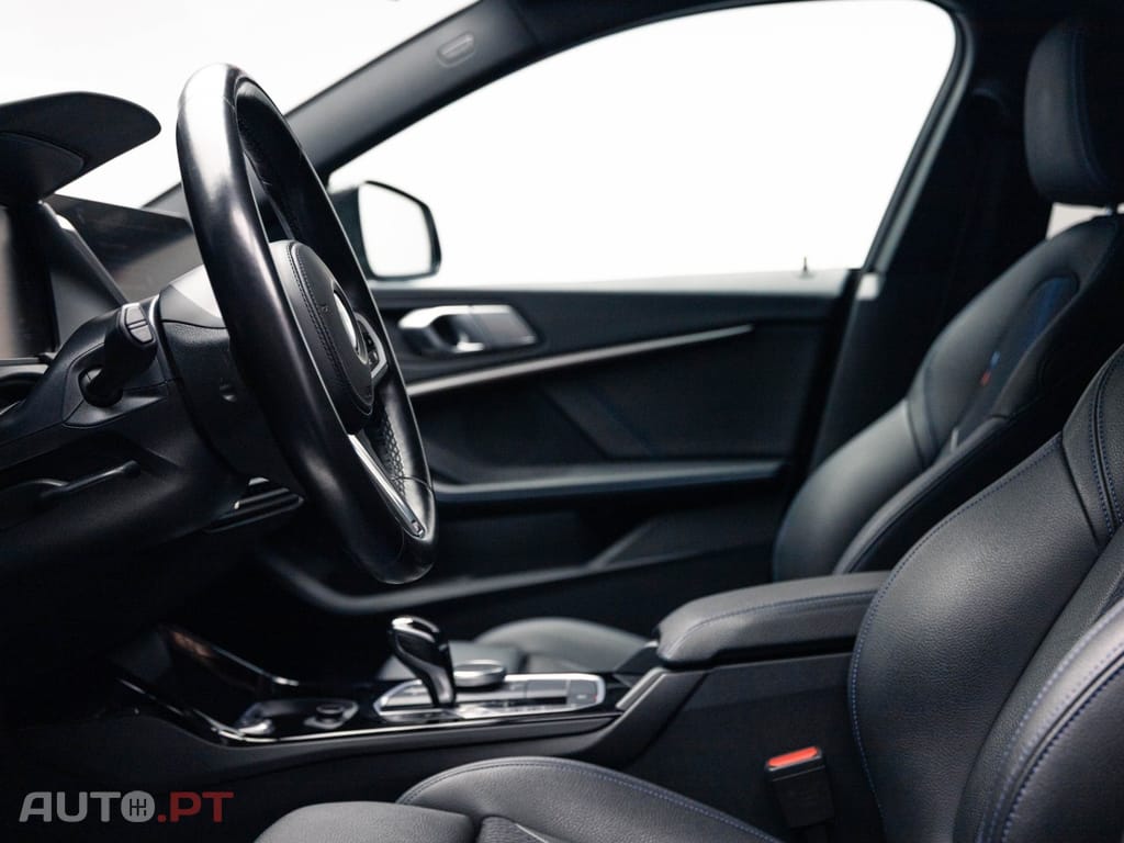 BMW 218 i Pack Desportivo M