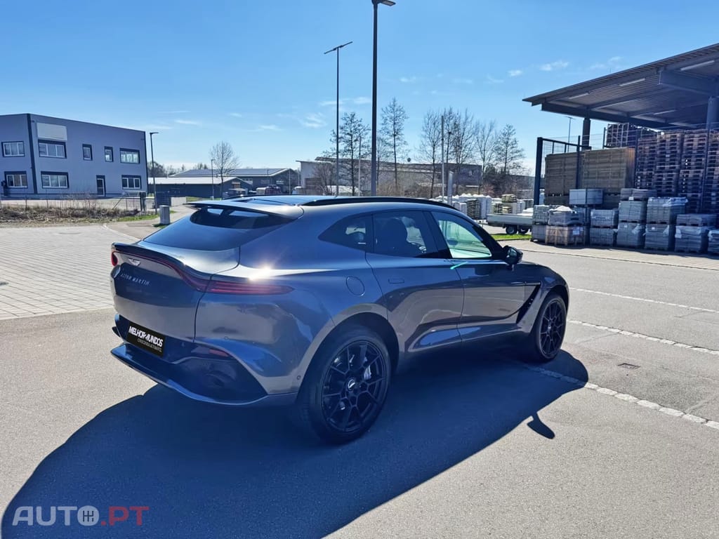 Aston Martin DBX 4.0 V8