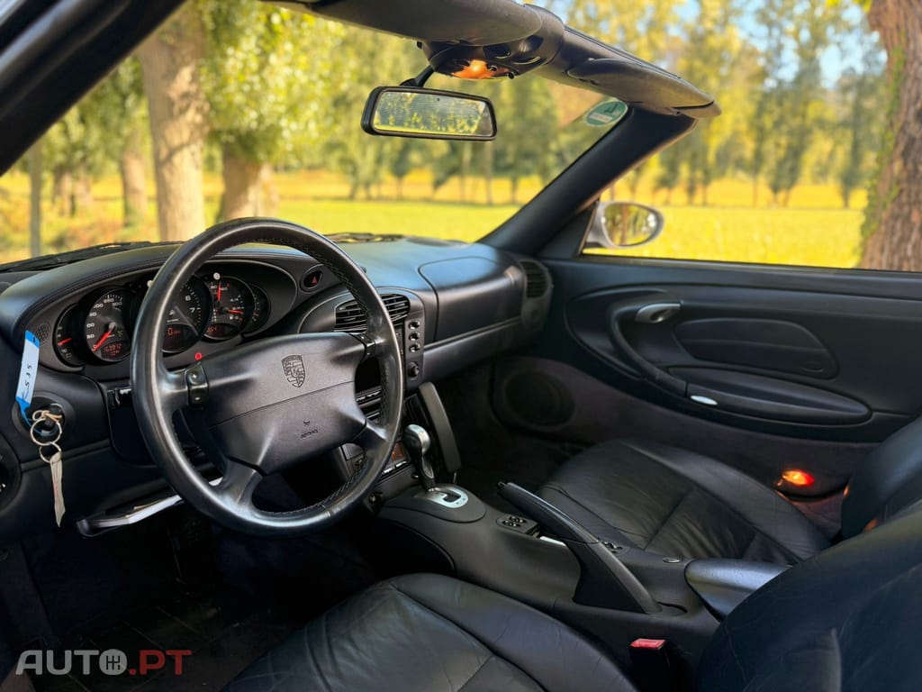 Porsche 911 Carrera 4 Cabrio