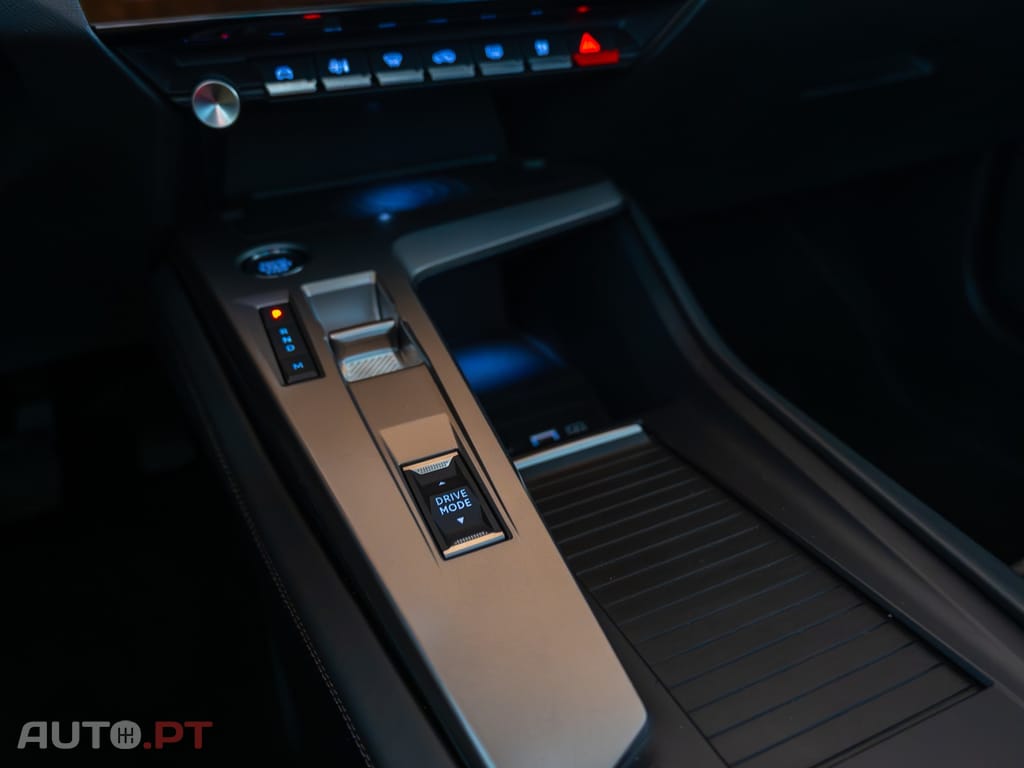 Peugeot 408 1.2 PureTech Allure EAT8