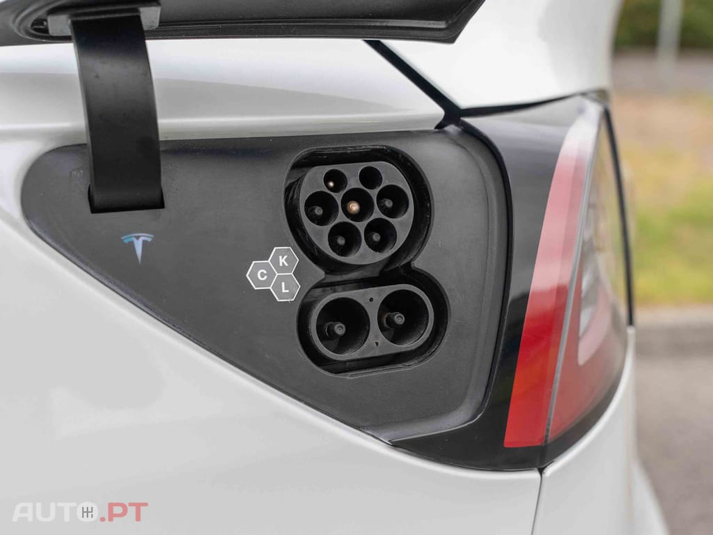 Tesla Model Y Long Range Dual Motor AWD