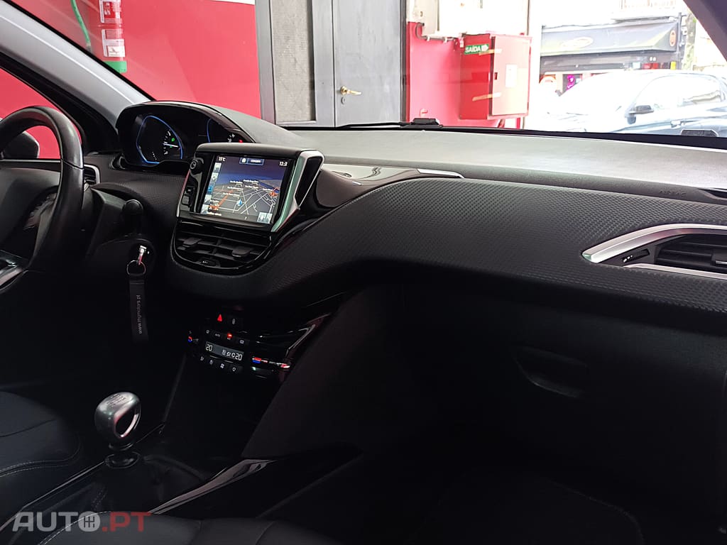 Peugeot 2008 1.2 Puretech Allure