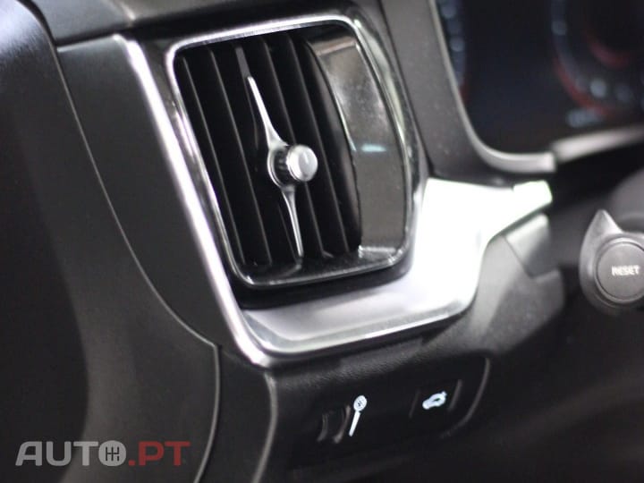 Volvo V60 2.0 D3 Momentum Geartronic