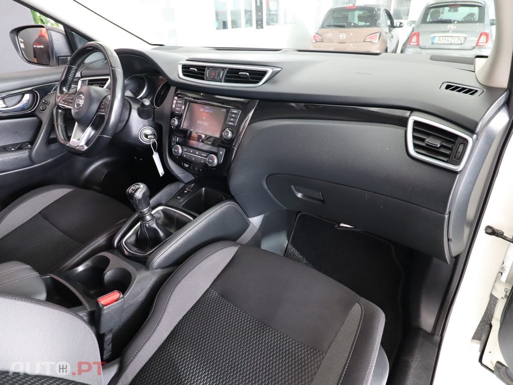 Nissan Qashqai 1.5 dCi N-Connecta J18