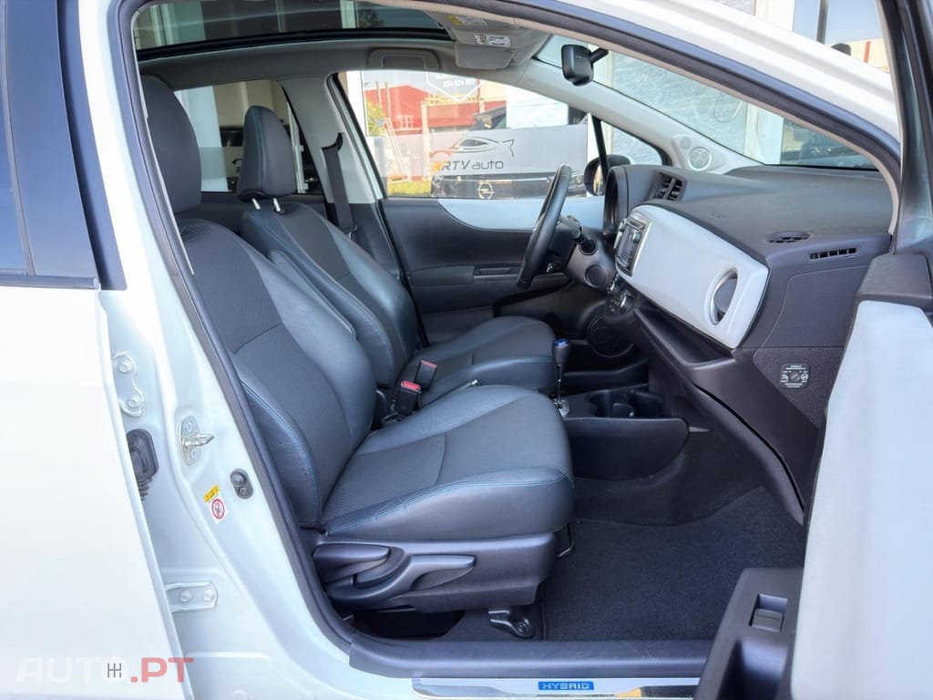 Toyota Yaris 1.5 HSD Comfort +P.Style+Navi