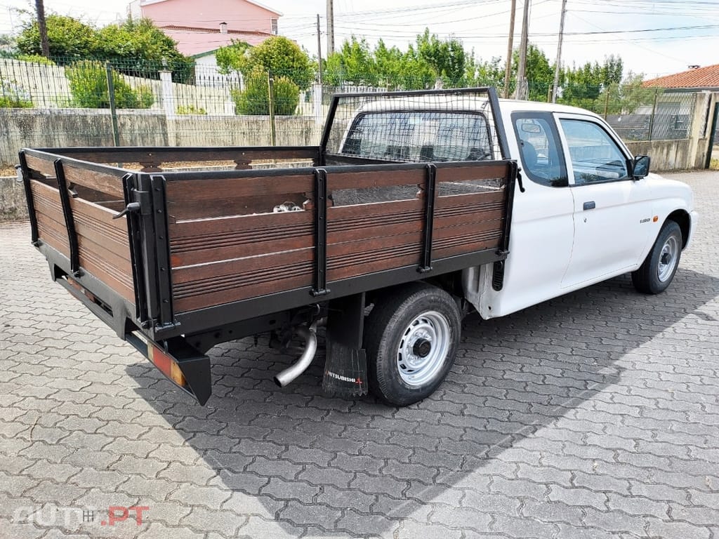 Mitsubishi L200 2.5D 4 LUGARES