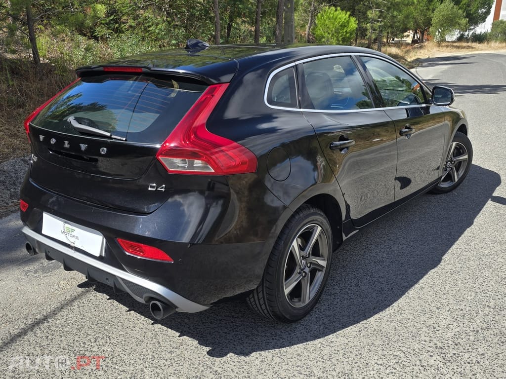Volvo V40 2.0 D4 R-Design