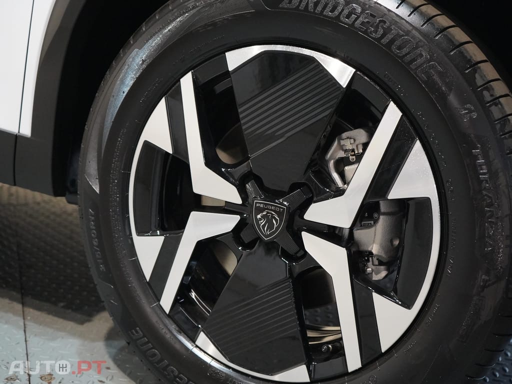 Peugeot 2008 1.2 Hybrid Allure e-DCS6