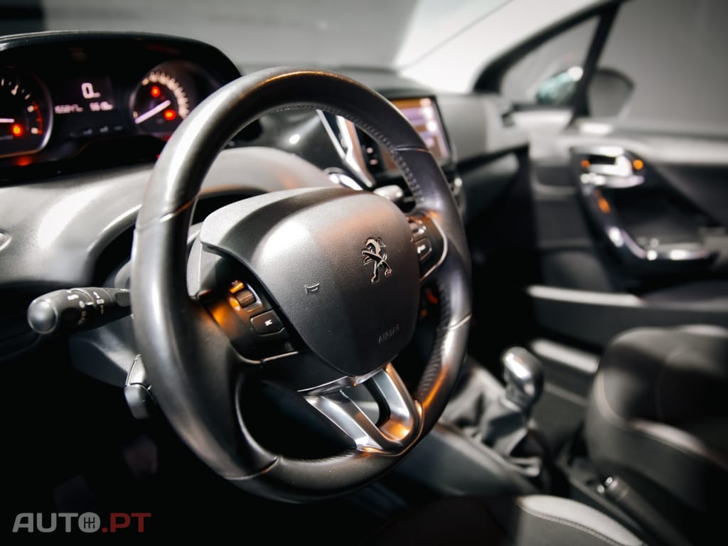 Peugeot 208 1.6 BlueHDi Style