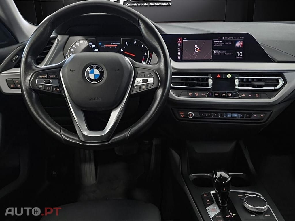 BMW 216 d Line Sport — fotografia 12